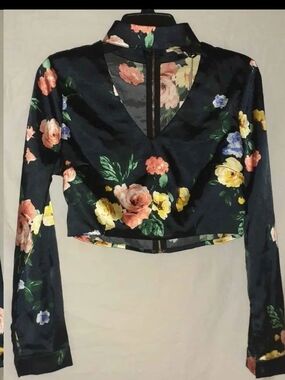 2 Piece Floral V-Neck Long-Sleeve Cropped Top Straight Leg Set- Black